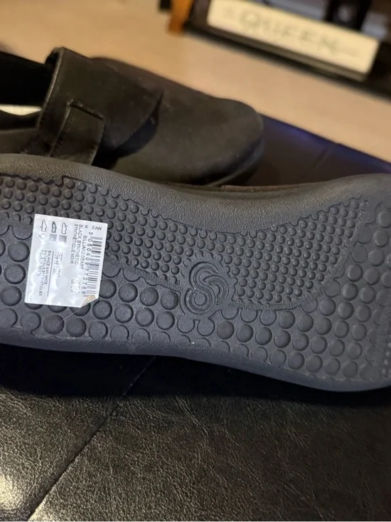 Cloudsteppers by Clarks Black Slip-On Flats - Picture 6 of 7